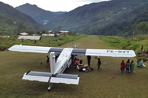 Pesawat Perintis Angkut 9 Penumpang Diduga Jatuh di Papua